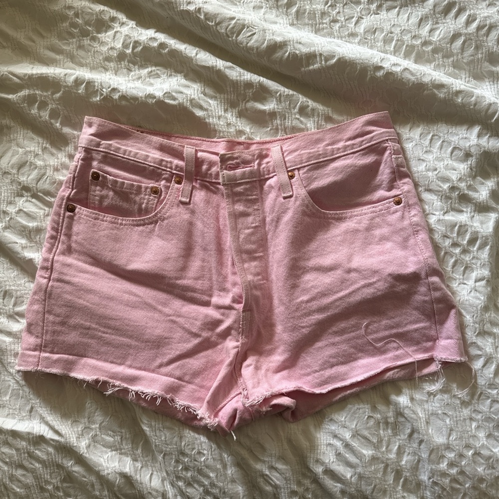 Levi’s high waisted pink shorts